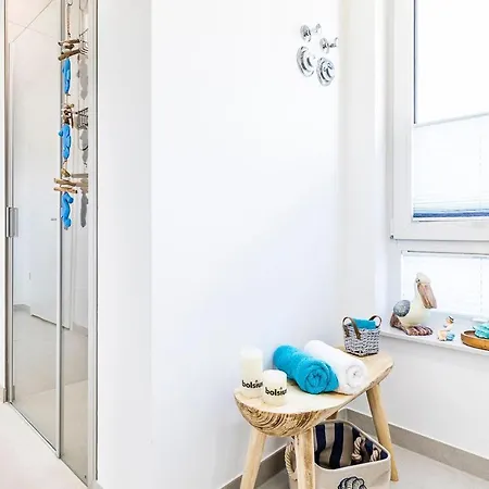 19 Am Schloss Ranzow - Fraeulein Ava