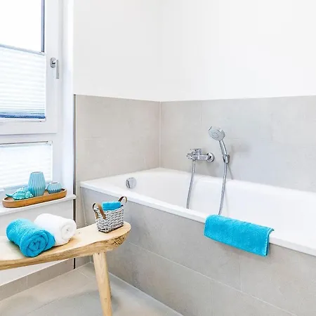 19 Am Schloss Ranzow - Fraeulein Ava *