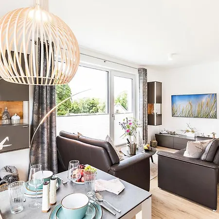 19 Am Schloss Ranzow - Fraeulein Ava Lohme