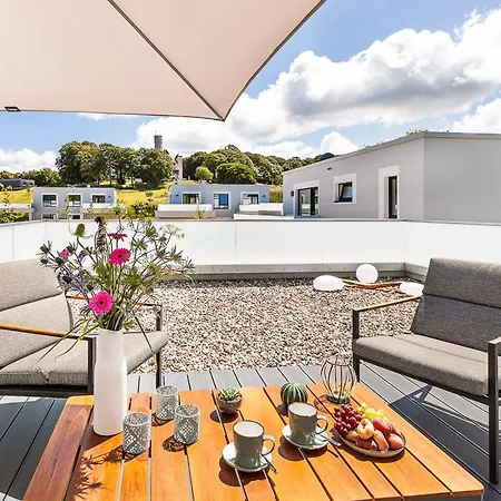 19 Am Schloss Ranzow - Fraeulein Ava * Lohme